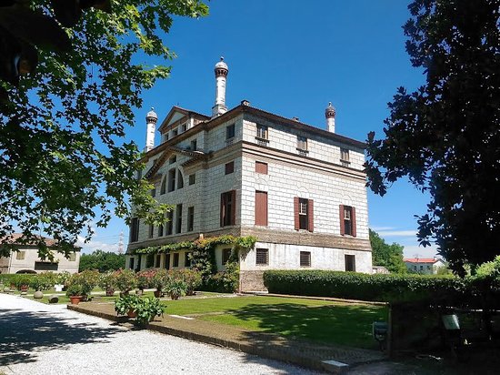 La Malcontenta