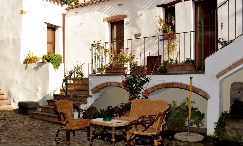 Borgo di Posada