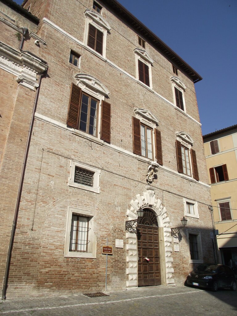 Palazzo Honorati-Carotti