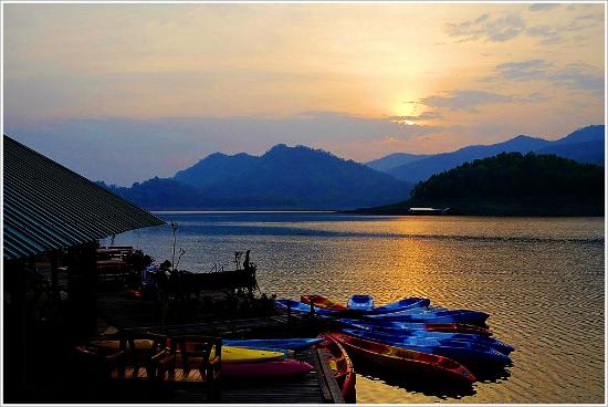 The Mae Ngat Dam & Reservoir