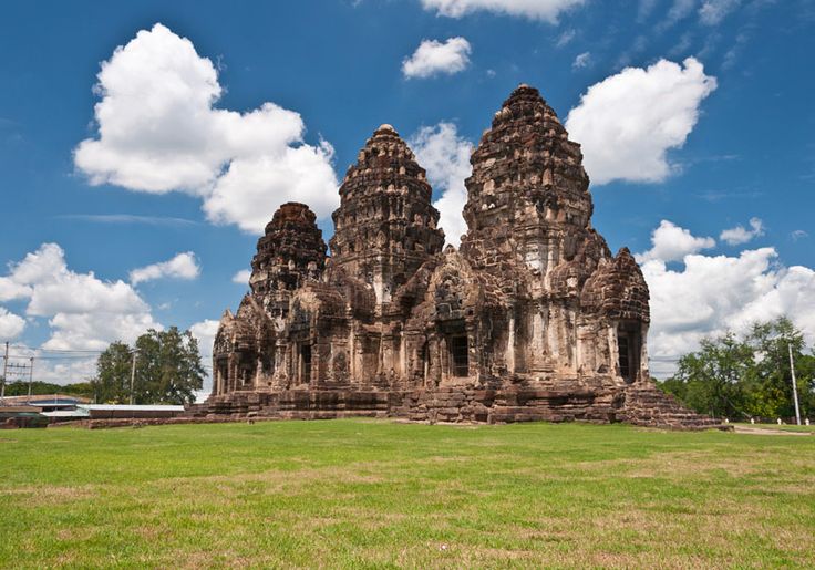 Phra Prang Sam Yot