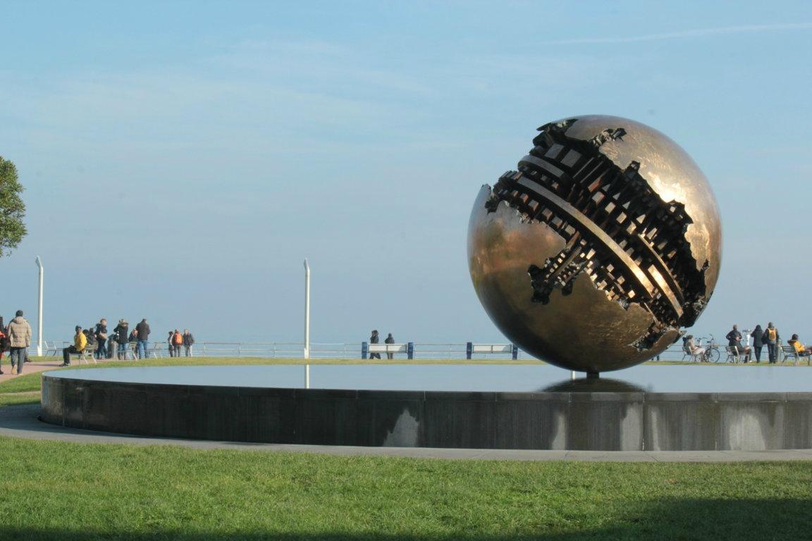 Sfera Grande di Pomodoro