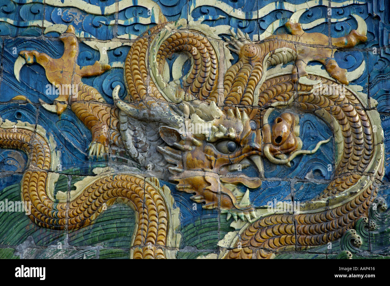 Three-Dragon Screen