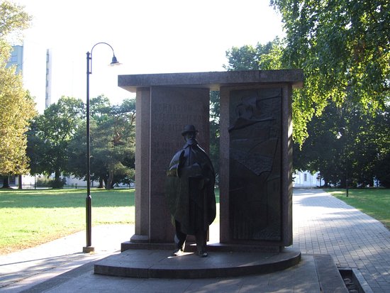 Monument to Hugo Treffner