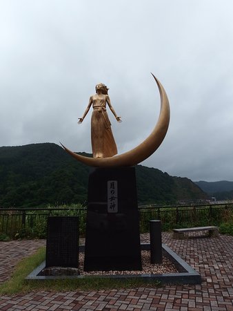 Basho Statue & Miyama Sanko Monument