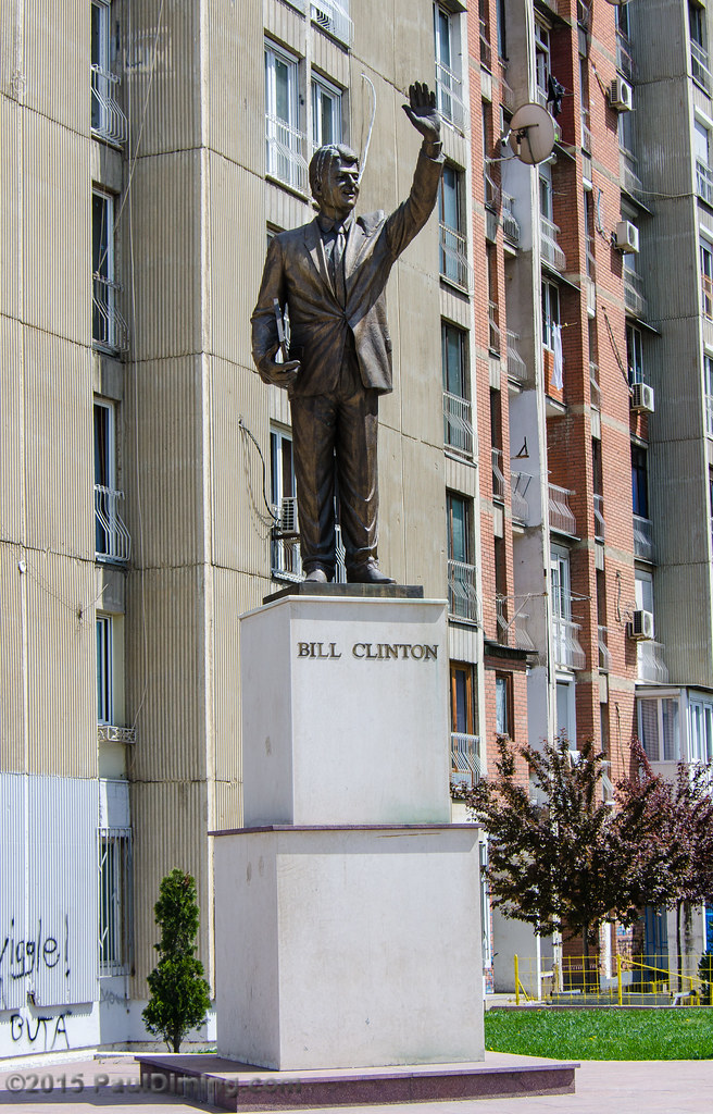 Bill Clinton Statue