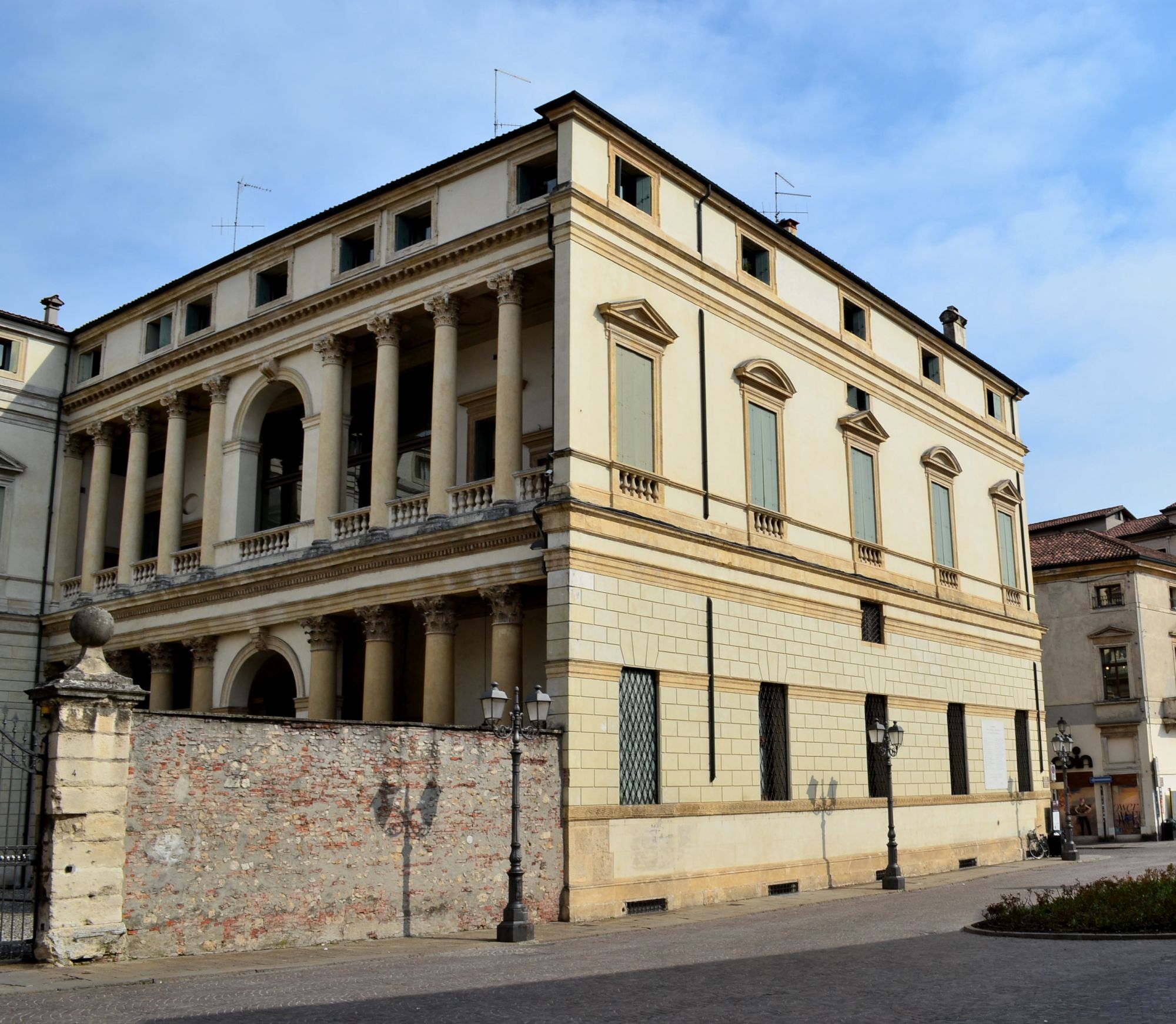 Palazzo Thiene Bonin Longare