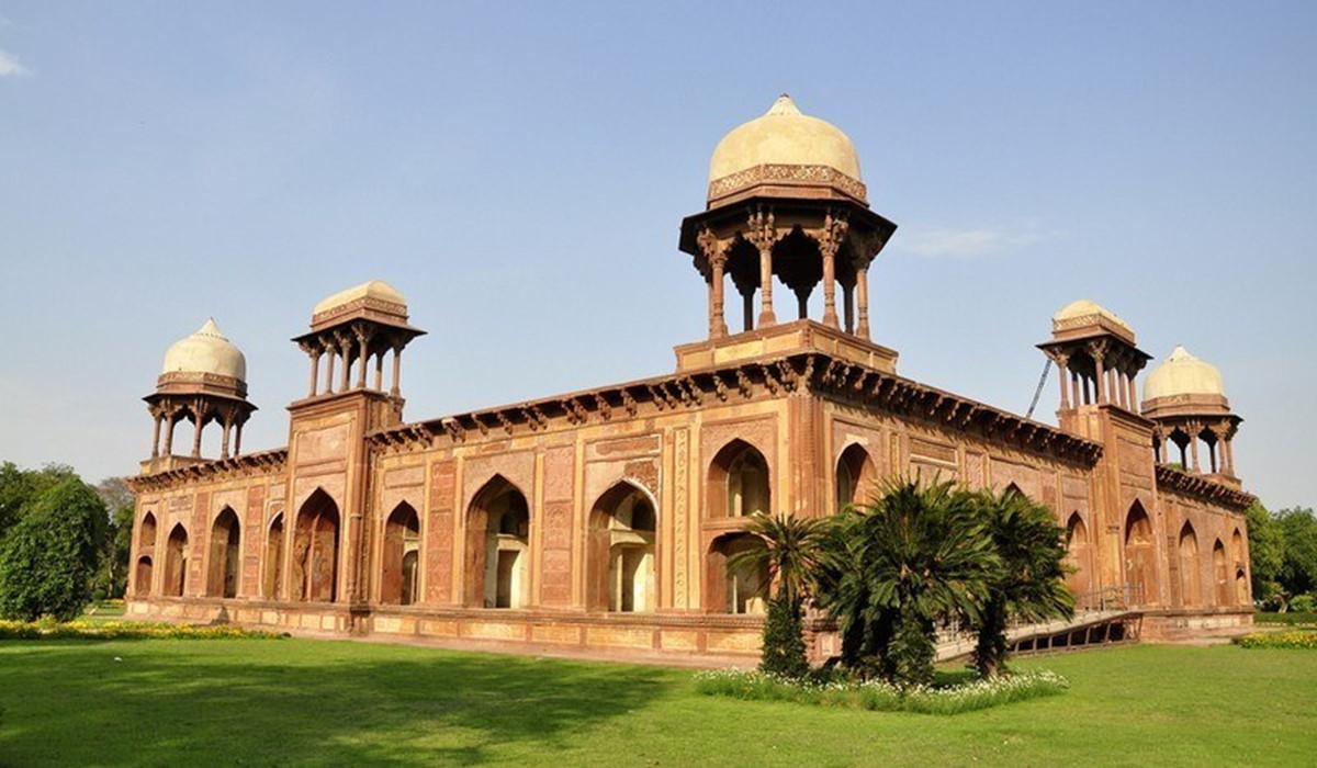 Tomb of Mariam Zamani