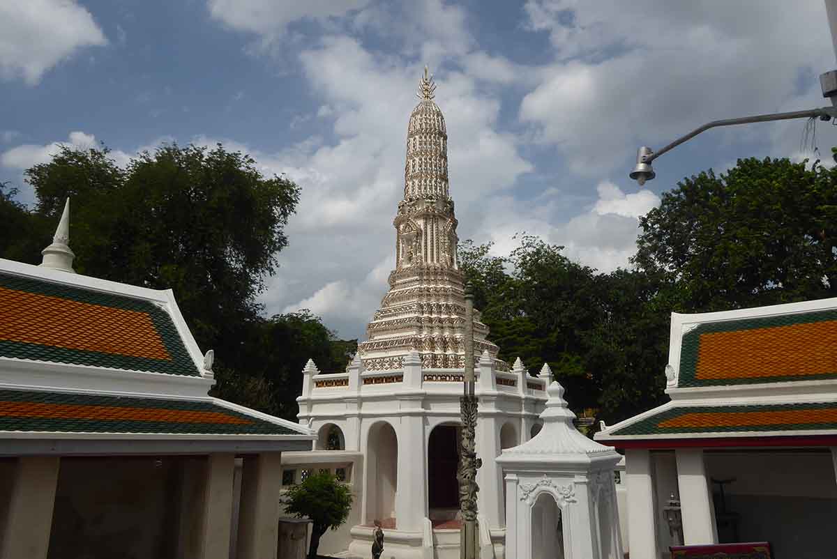 Wat Chantharam Worawihan (Wat Klang Talat Phlu)