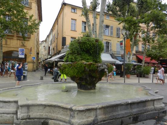 Fontaine des Neuf-Canons