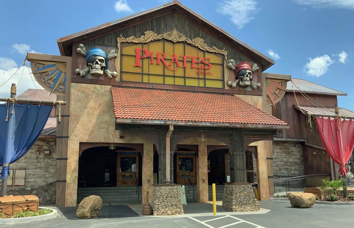 Pirates Voyage Dinner & Show