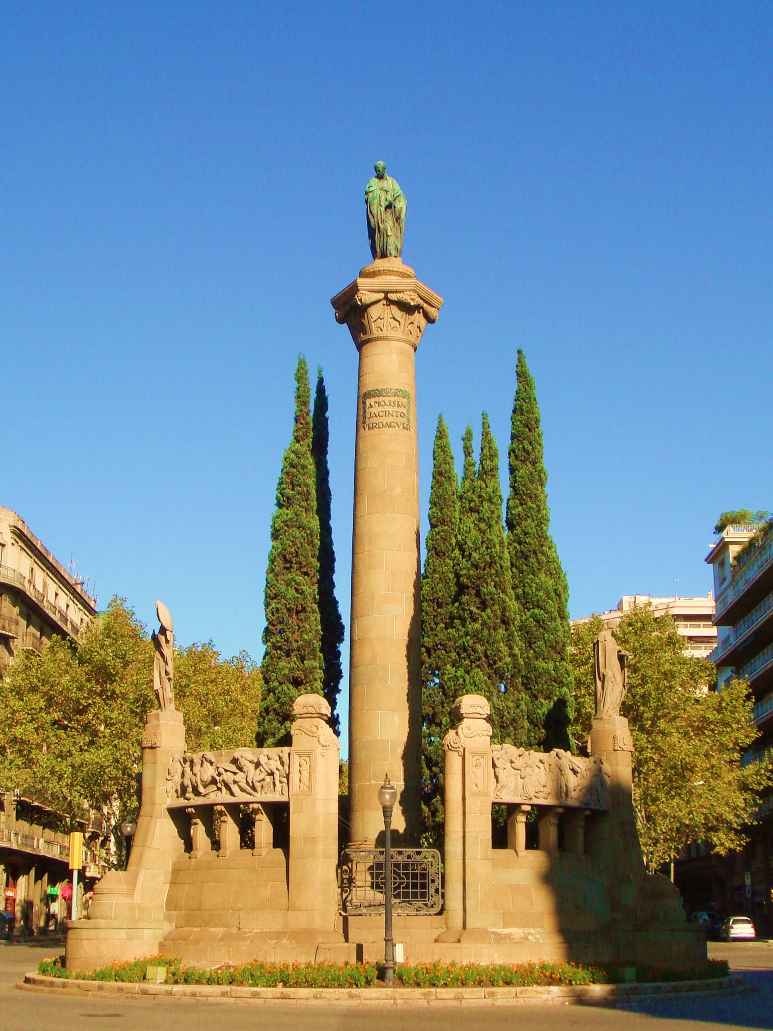 Buho de la Plaza Jacint Verdaguer