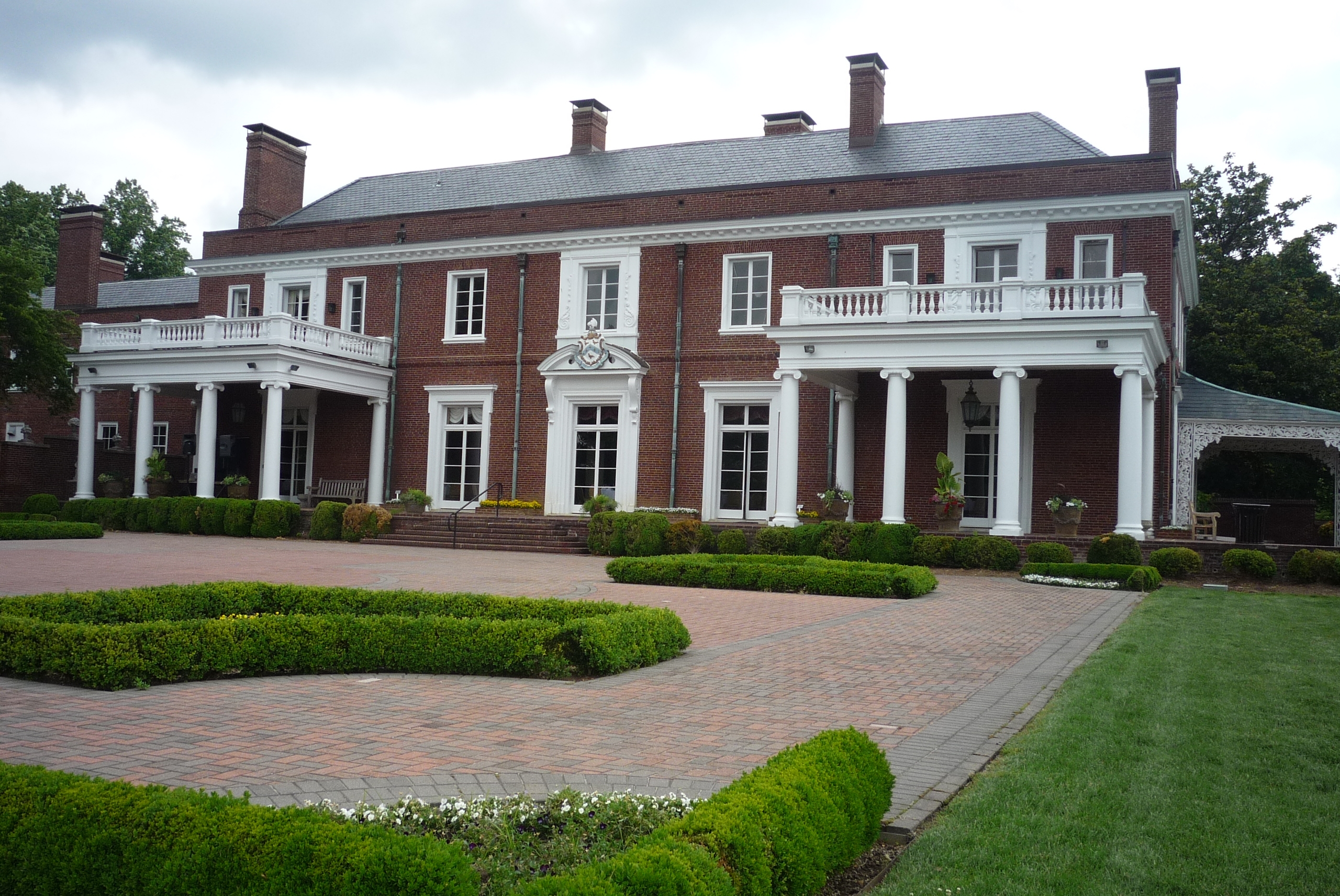Oxon Hill Manor