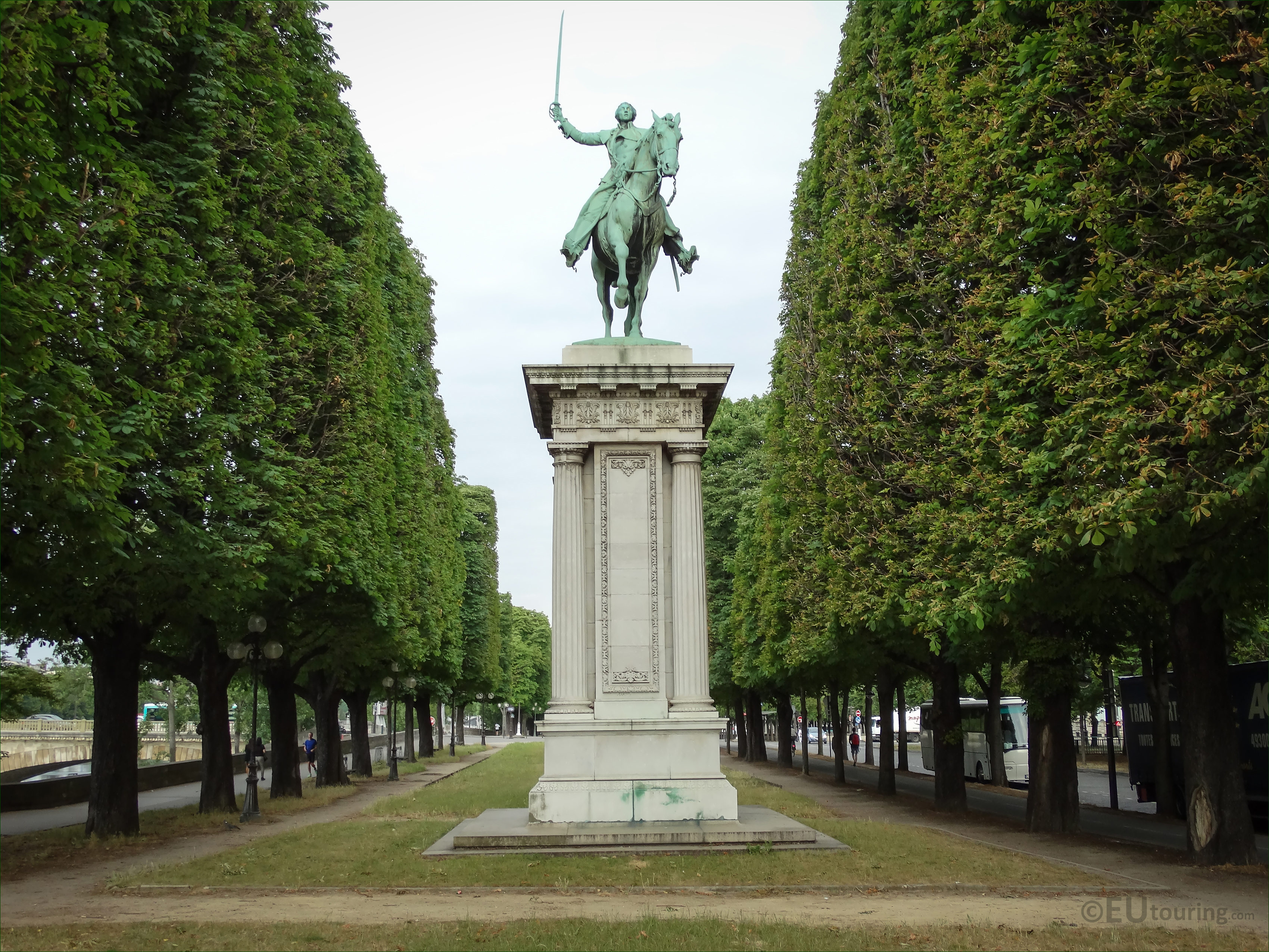 Monument a La Fayette