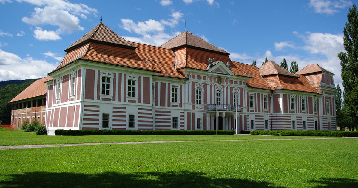 Salzburki Dvor Mansion