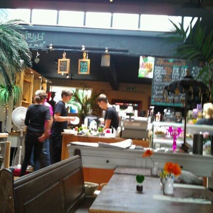 Hemingways Lounge Bar, SW19