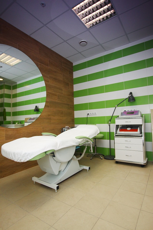 Green Unisex Salon And Spa