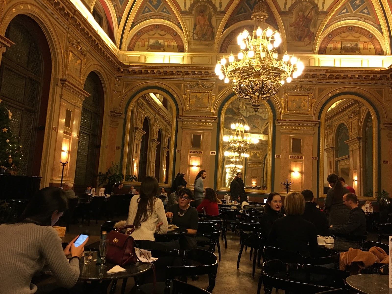 Book Cafe - Lotz Terem