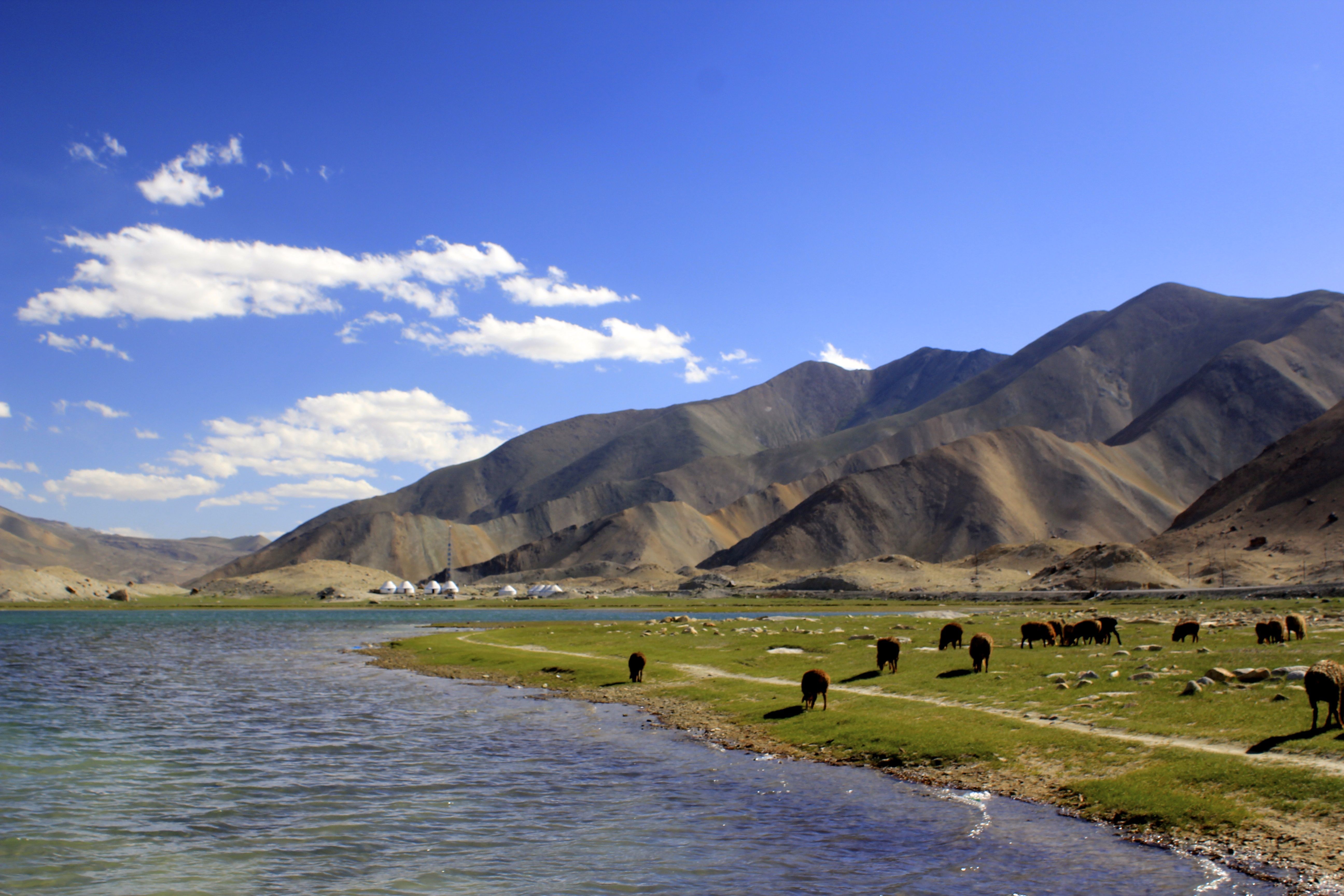 Karakul Lake
