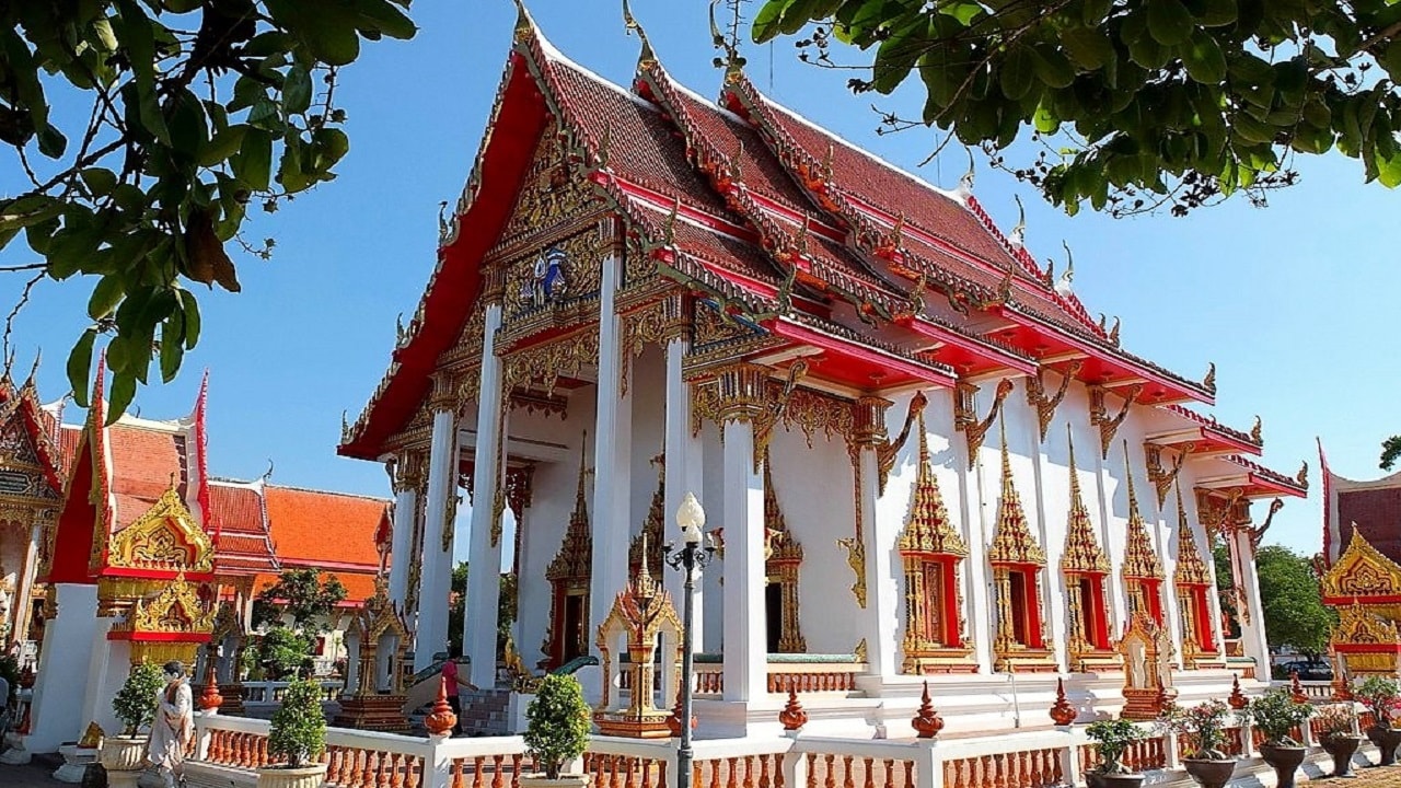 Phiphitthaphan Rup Muean Chao-athikan Wat Chalong