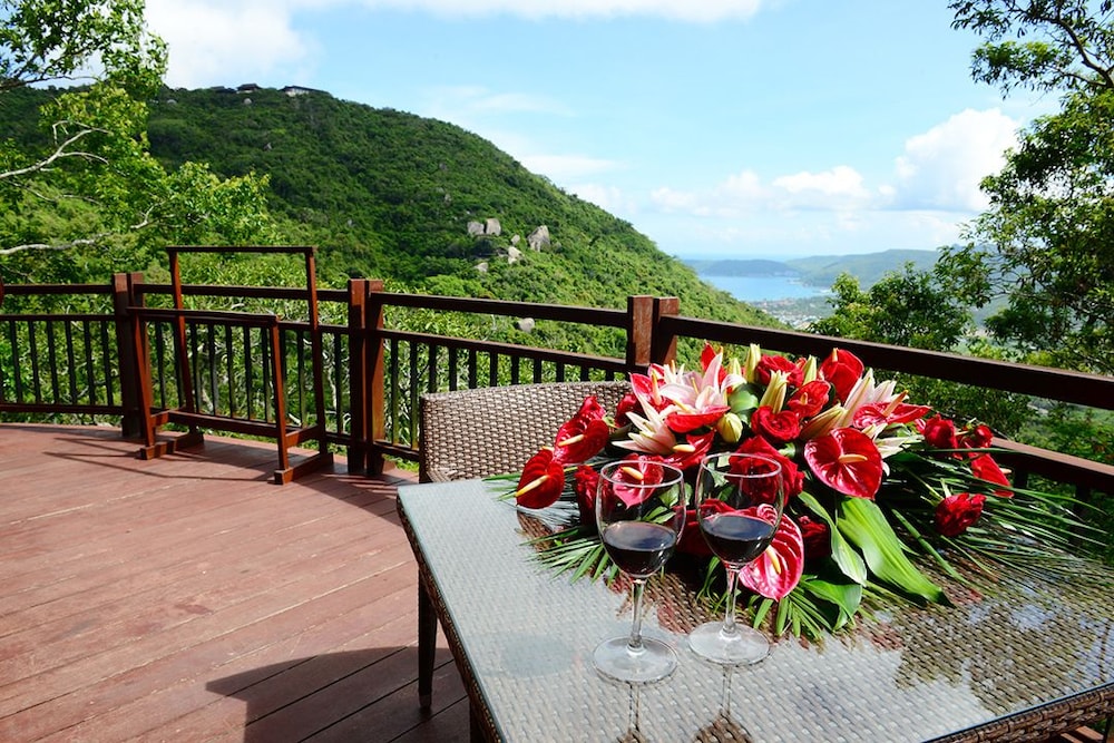 Baiguo Mountain Explore Paradise