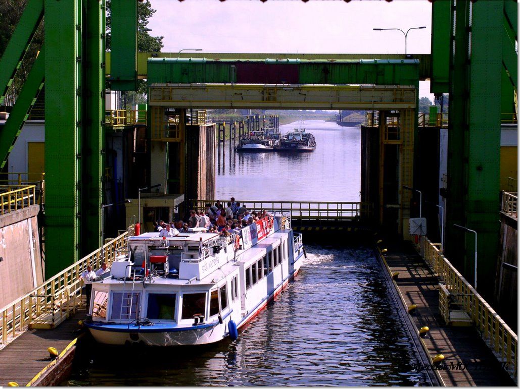 Kettenschleppdampfer