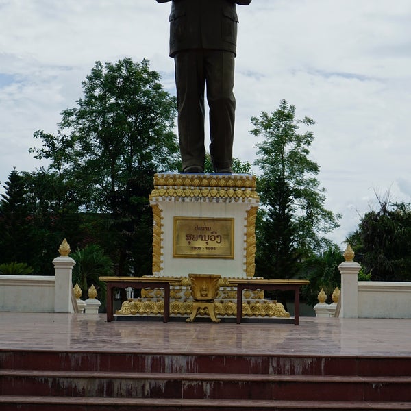 Kaysone Phomvihane Monument
