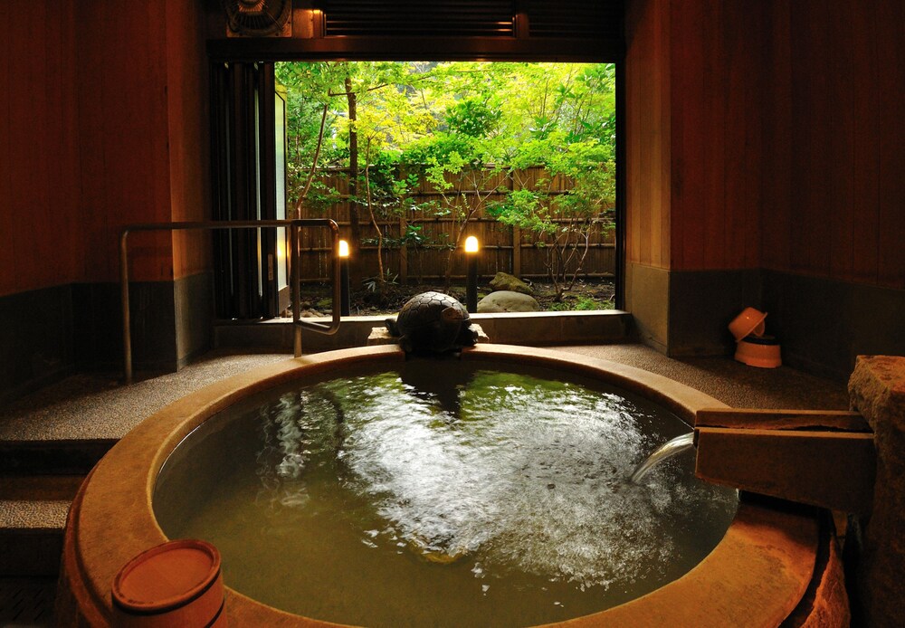 Yaizu Ekimae Kuroshio Onsen Ashiyu