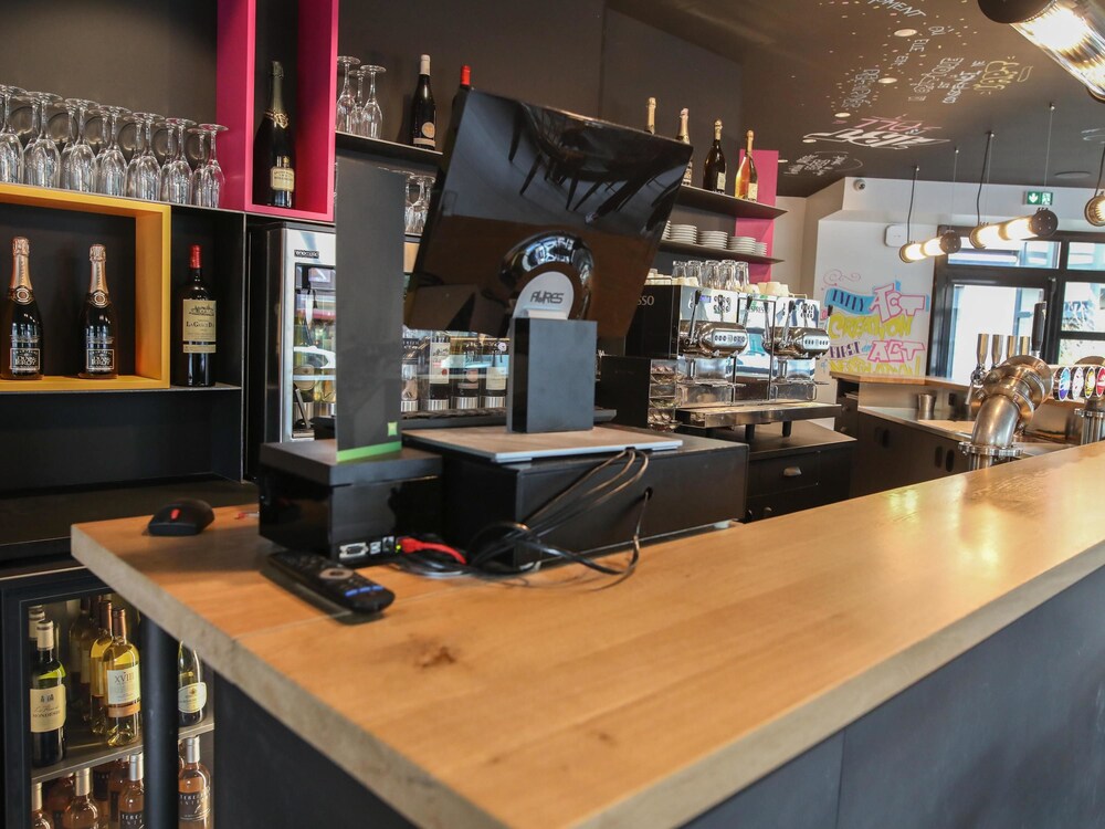Link Us Bar