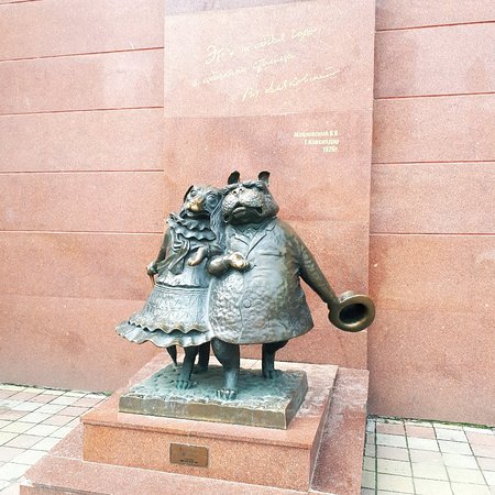 Sculpture Walking Dogs