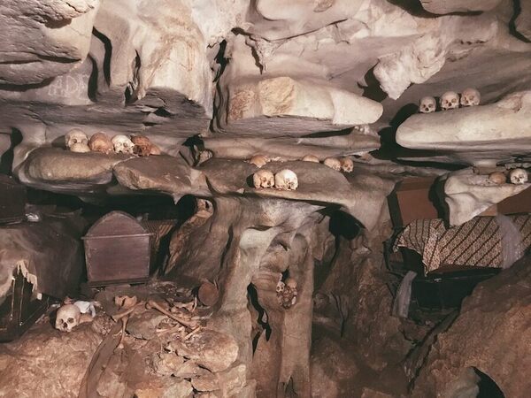 Ishinuki Nagino Burial Cave