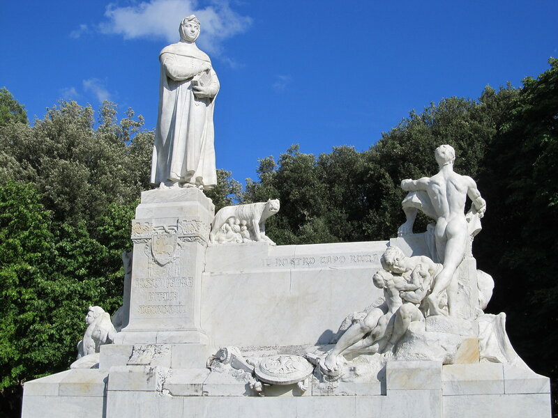 Monumento a Francesco Petrarca