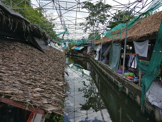 Bang Nam Phueng Floating Market