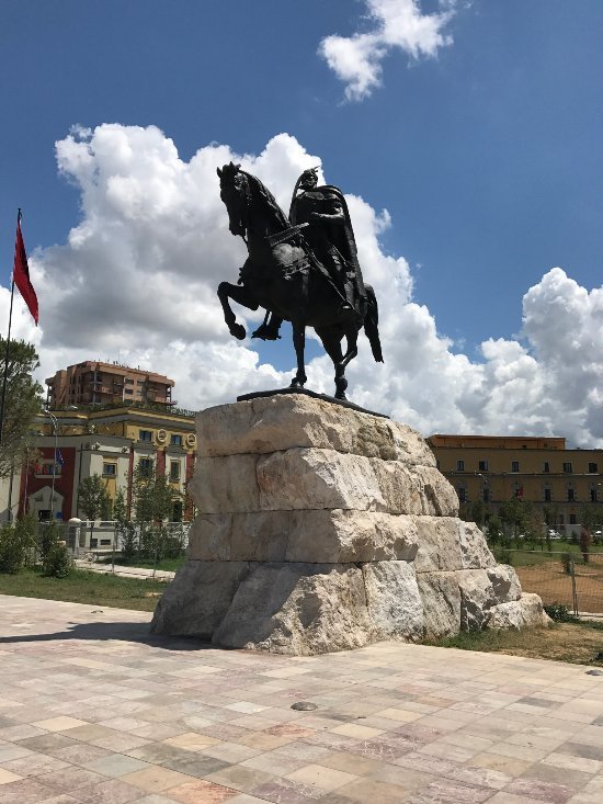 Skanderbeg Statue