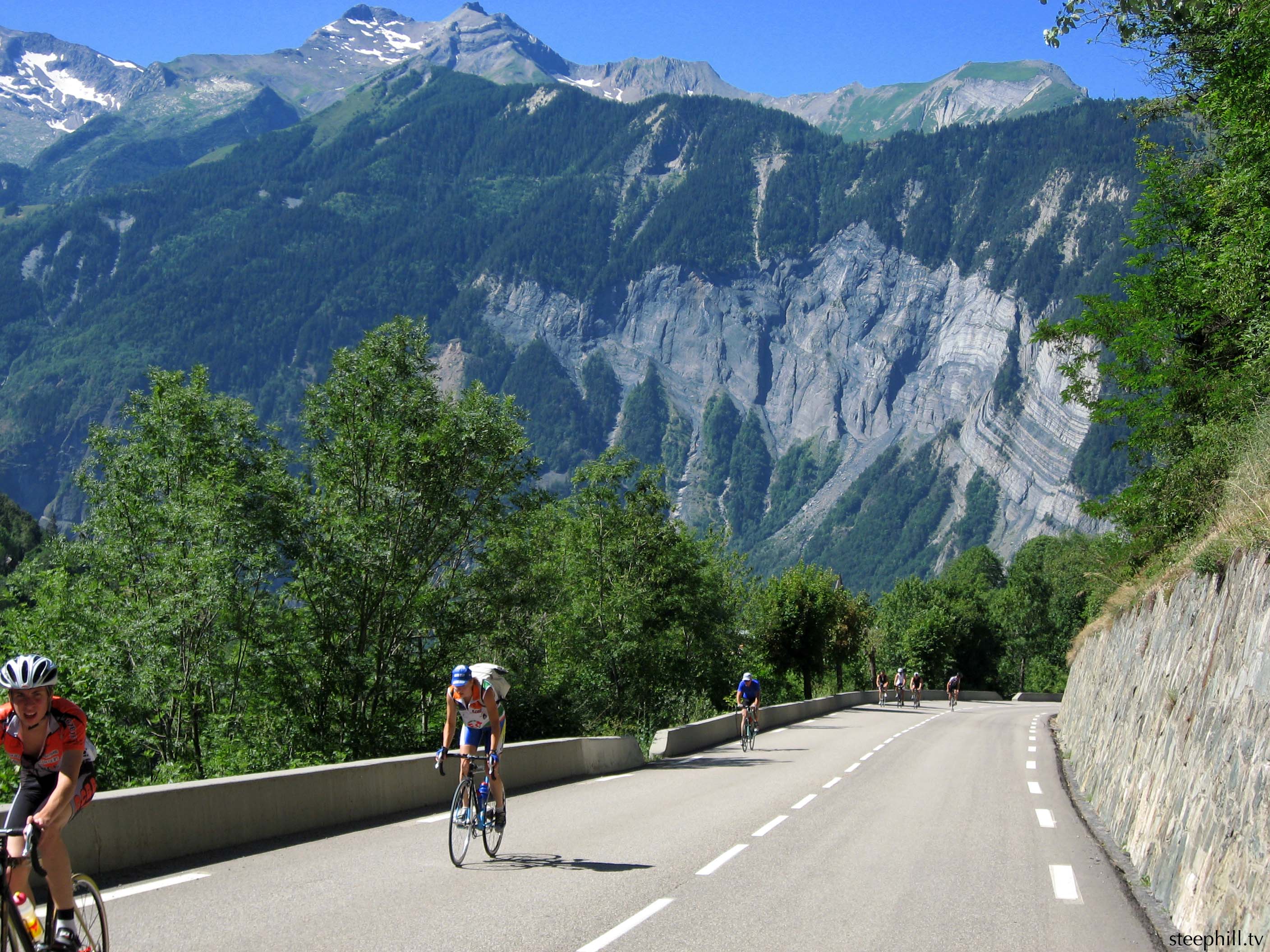 Chiko River Cycling Road