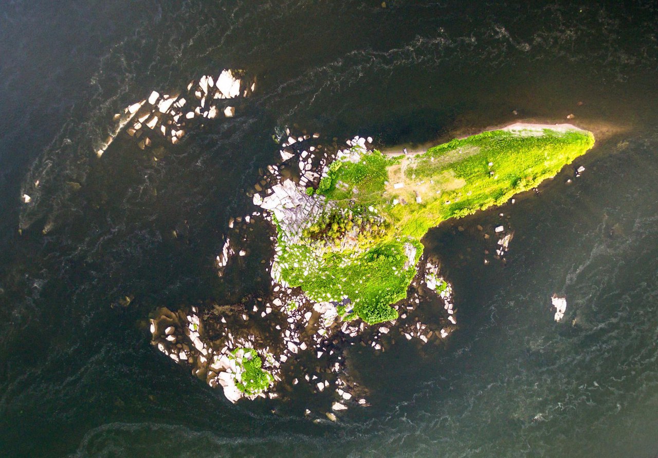 Karaulny Island