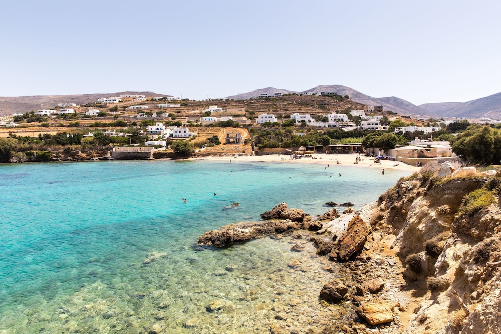 ParasPoros Bay Beach Bar