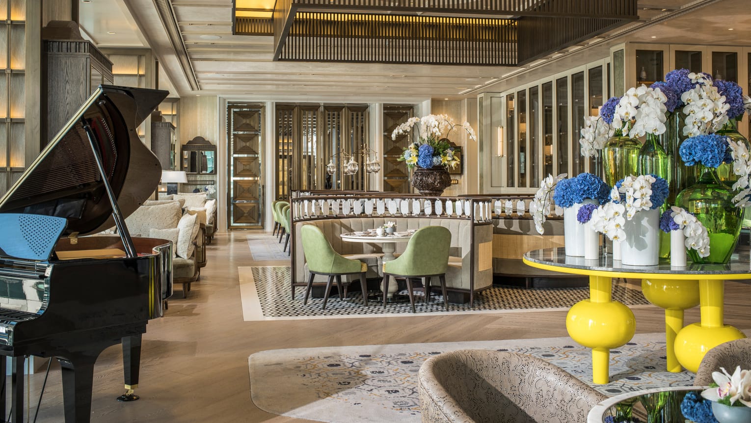 Shoppes at Four Seasons Place