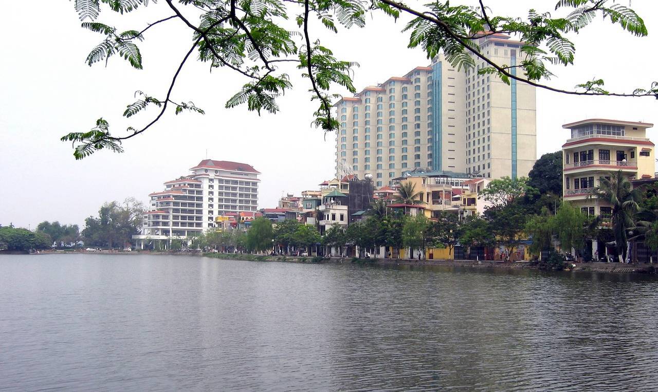 Truc Bach lake