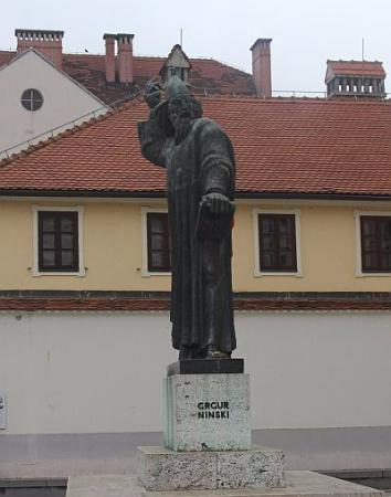 Grgur Ninski Statue