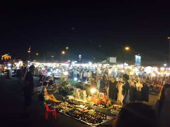 Liab Duan Night Market