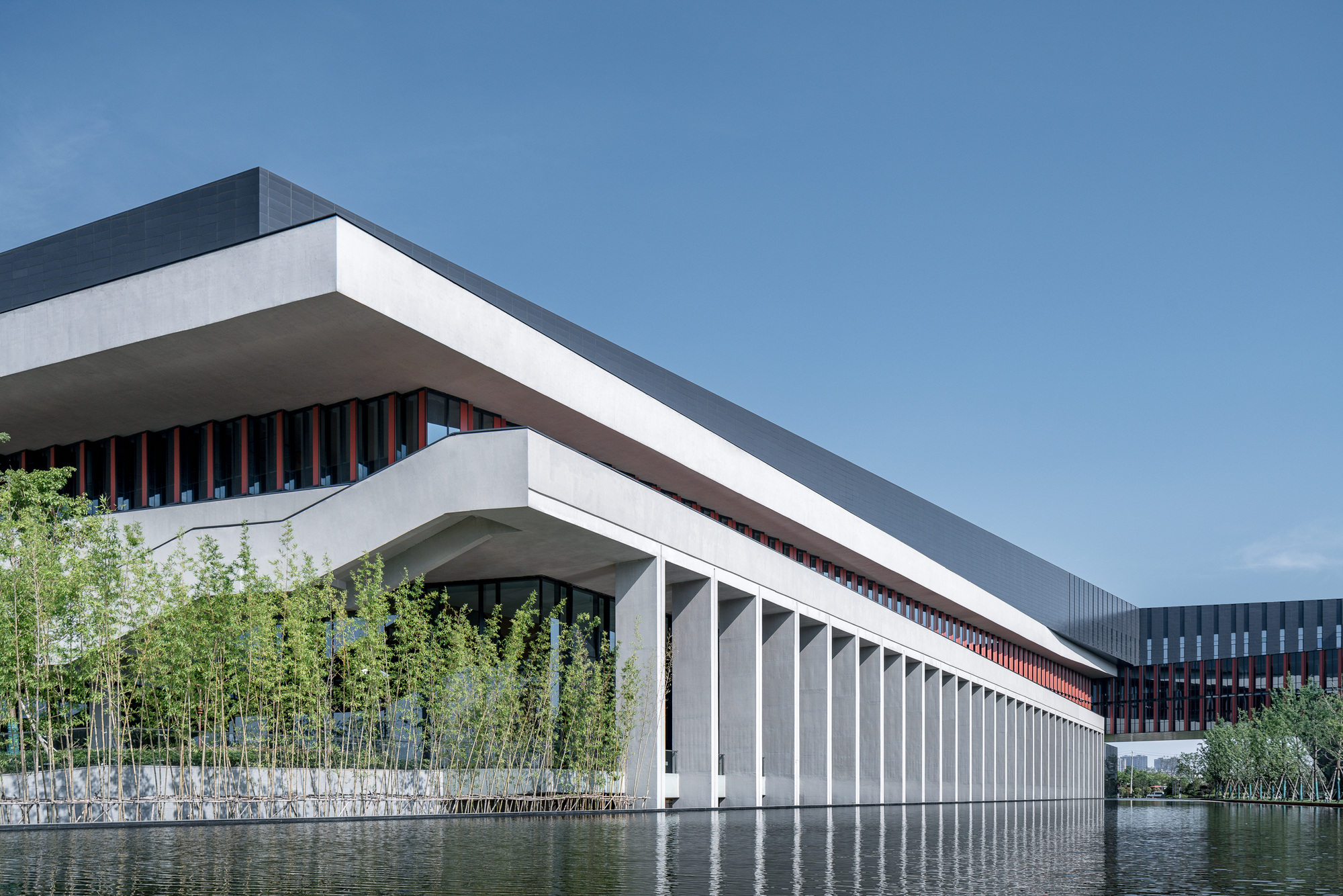 19 CRAC (Centre d'Art Contemporain)