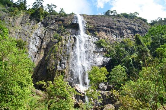 Diyaluma Falls
