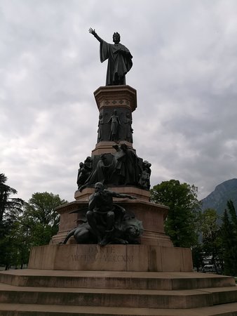 Monumento a Dante