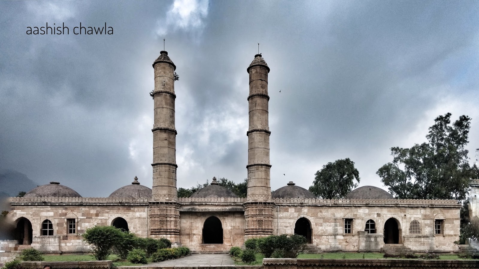 Lila Gumbaj ki Masjid