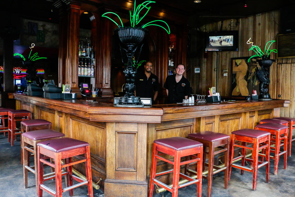 Queen's Bar