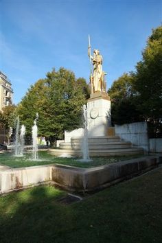 Fontaine de la Porte Dorée