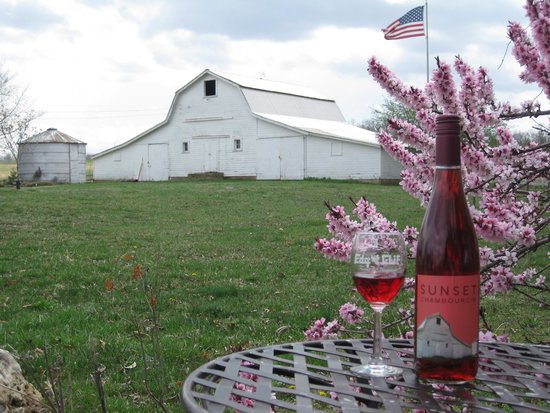 Edg-Clif Vineyard, Winery & Brewery