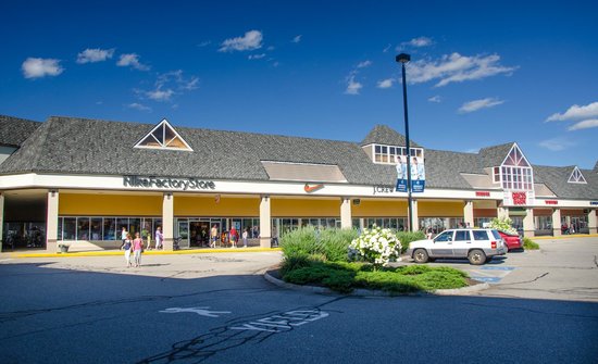 Tanger Outlets Tilton