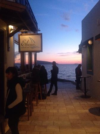 Ebow Cafe & Bar
